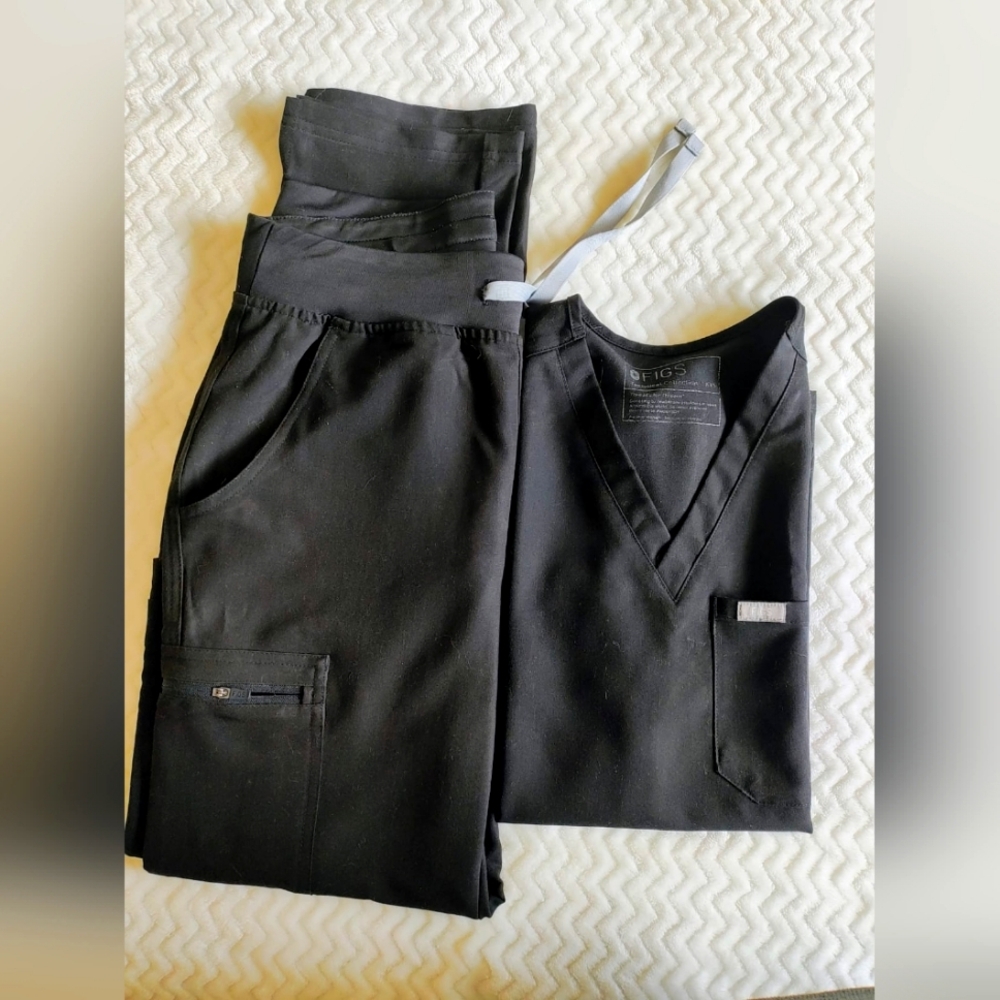 FIGS SCRUBS TOP
